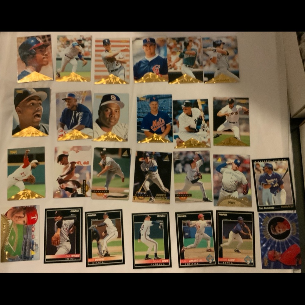 Bundle of Baseball Cards Lot 413